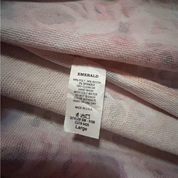 EUC L Emerald Floral Pink and Cream Top - Picture 3 of 7